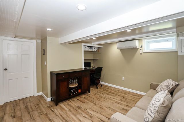 95-20 239th Street, Floral Park, NY 11001