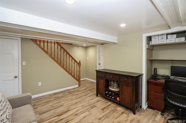 95-20 239th Street, Floral Park, NY 11001