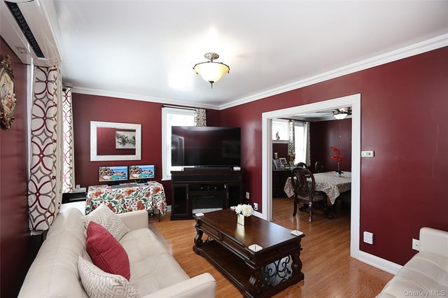 95-20 239th Street, Floral Park, NY 11001