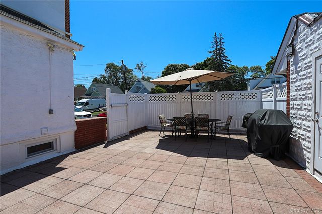 95-20 239th Street, Floral Park, NY 11001