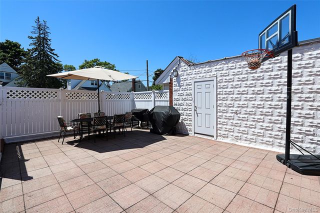 95-20 239th Street, Floral Park, NY 11001
