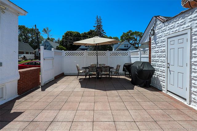 95-20 239th Street, Floral Park, NY 11001