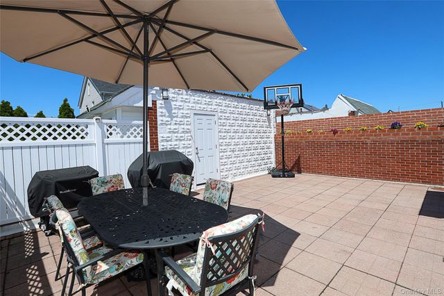 95-20 239th Street, Floral Park, NY 11001