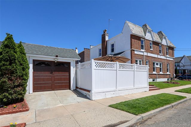 95-20 239th Street, Floral Park, NY 11001