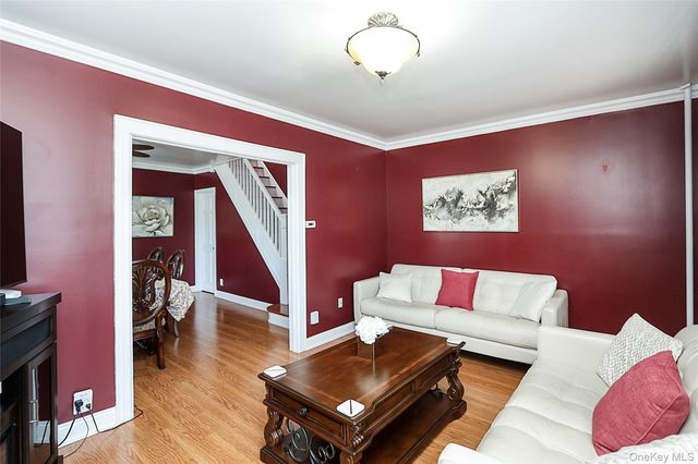 95-20 239th Street, Floral Park, NY 11001