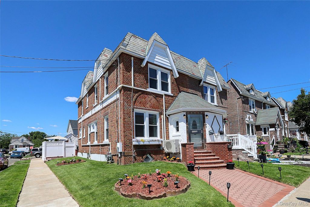 95-20 239th Street, Floral Park, NY 11001