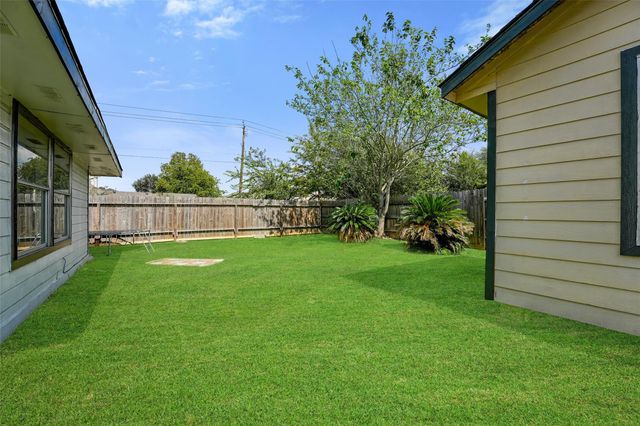 1054 Somercotes Lane, Channelview, TX 77530
