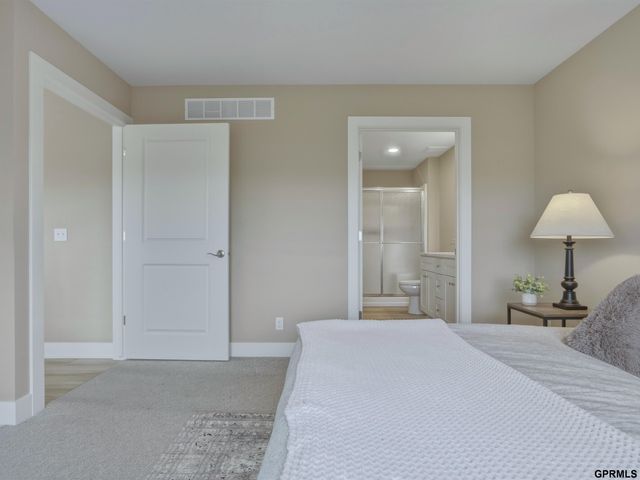 20055 Piney Creek Drive, Elkhorn, NE 68022