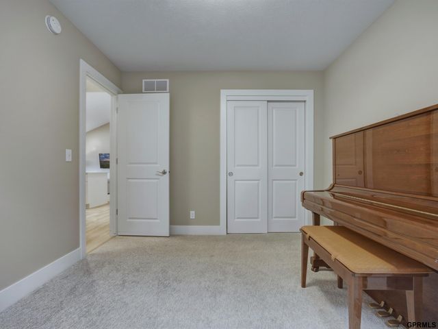 20055 Piney Creek Drive, Elkhorn, NE 68022