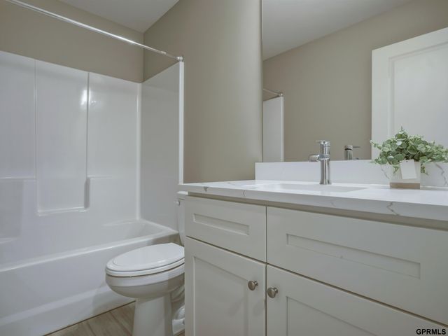 20055 Piney Creek Drive, Elkhorn, NE 68022