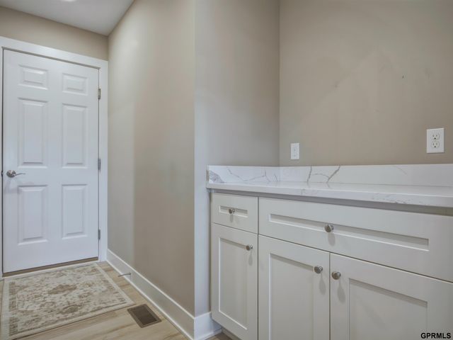 20055 Piney Creek Drive, Elkhorn, NE 68022