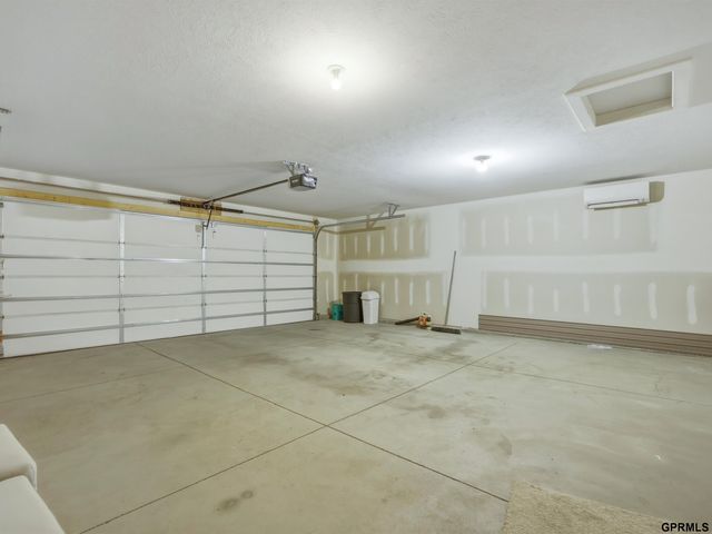 20055 Piney Creek Drive, Elkhorn, NE 68022