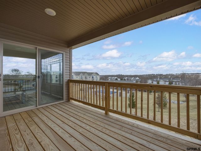 20055 Piney Creek Drive, Elkhorn, NE 68022