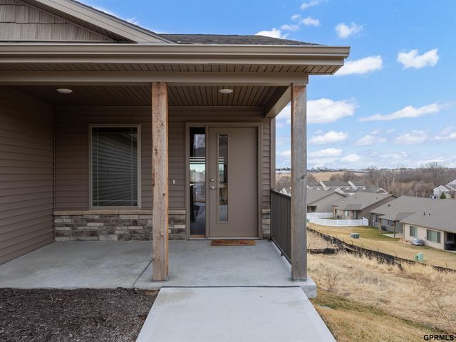 20055 Piney Creek Drive, Elkhorn, NE 68022