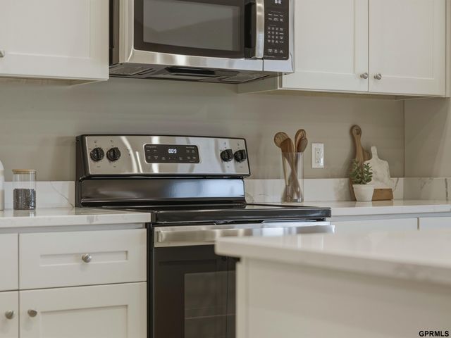 20055 Piney Creek Drive, Elkhorn, NE 68022