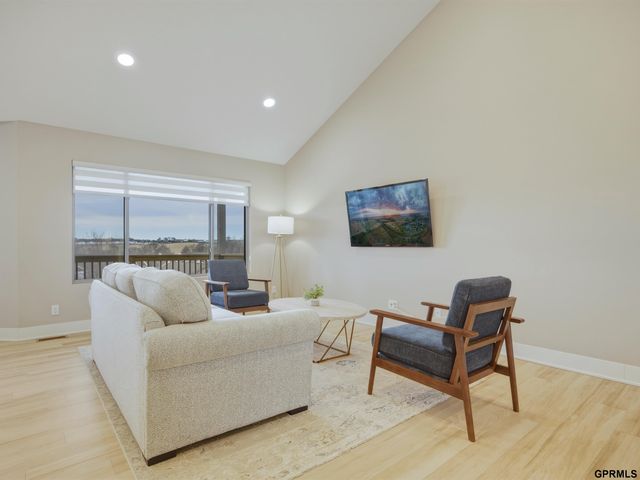 20055 Piney Creek Drive, Elkhorn, NE 68022