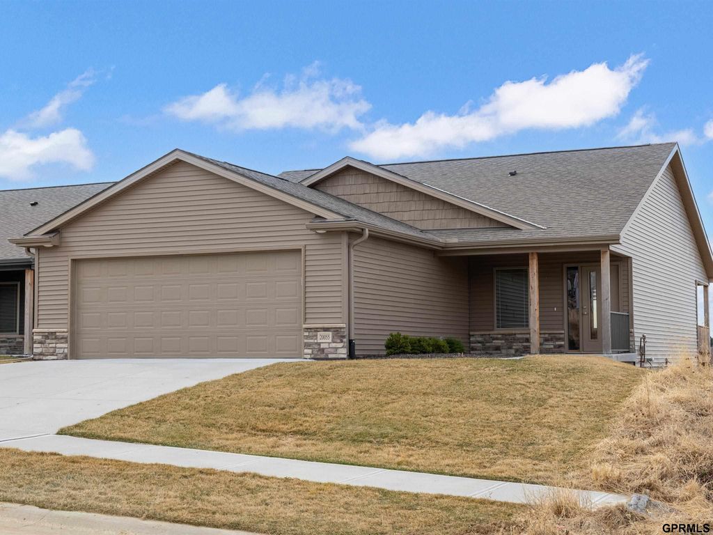 20055 Piney Creek Drive, Elkhorn, NE 68022