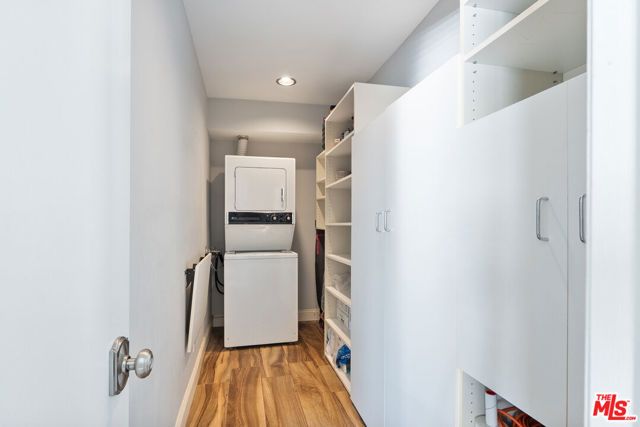 2385 Roscomare Road E17, Los Angeles, CA 90077