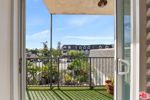 2385 Roscomare Road E17, Los Angeles, CA 90077