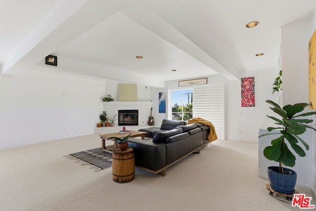 2385 Roscomare Road E17, Los Angeles, CA 90077