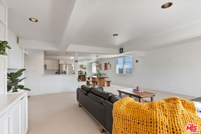 2385 Roscomare Road E17, Los Angeles, CA 90077