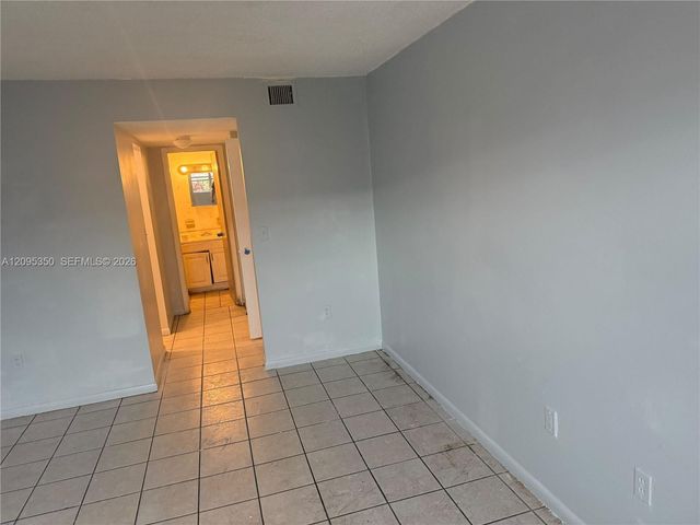 3710 NW 21st Street 109, Lauderdale Lakes, FL 33311