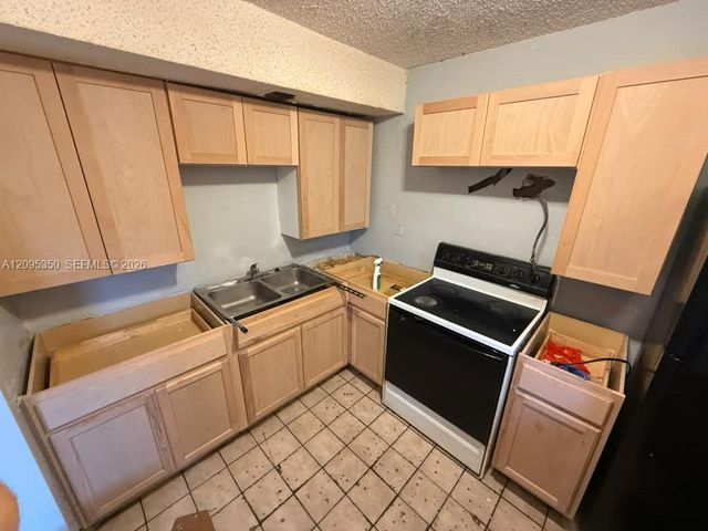 3710 NW 21st Street 109, Lauderdale Lakes, FL 33311