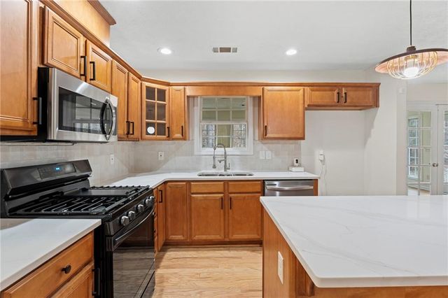 1227 Al Roberts Rd SE, Senoia, GA 30276