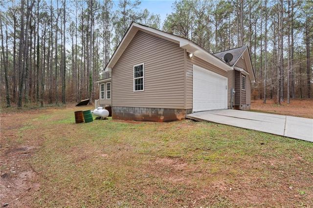 1227 Al Roberts Rd SE, Senoia, GA 30276