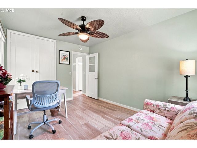 1572 W BROADWAY, Eugene, OR 97402