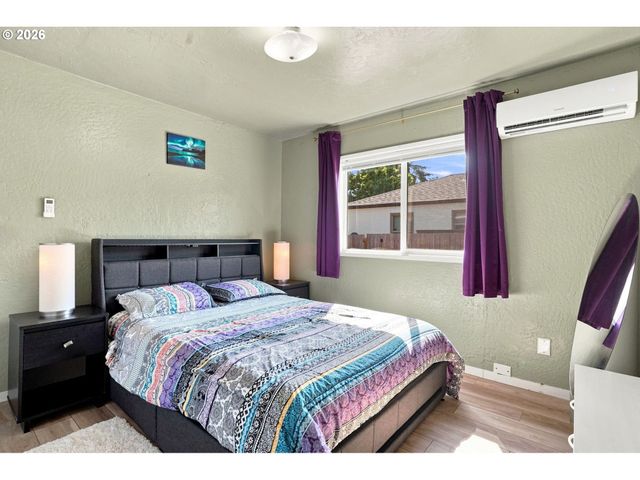 1572 W BROADWAY, Eugene, OR 97402