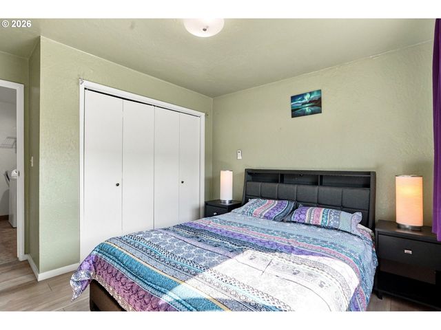 1572 W BROADWAY, Eugene, OR 97402