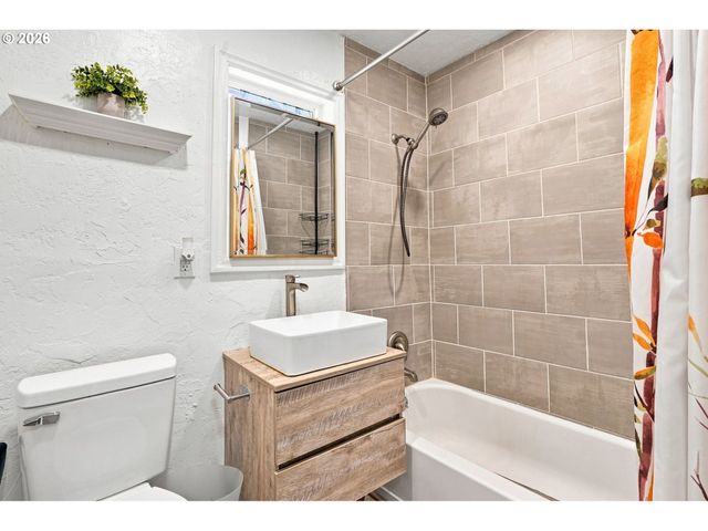 1572 W BROADWAY, Eugene, OR 97402