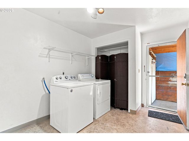 1572 W BROADWAY, Eugene, OR 97402