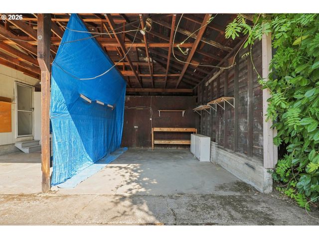 1572 W BROADWAY, Eugene, OR 97402
