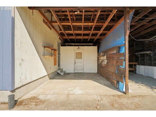 1572 W BROADWAY, Eugene, OR 97402