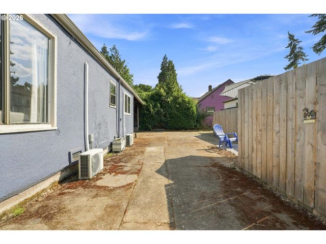 1572 W BROADWAY, Eugene, OR 97402