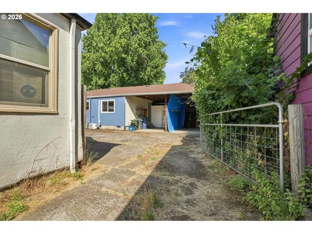 1572 W BROADWAY, Eugene, OR 97402