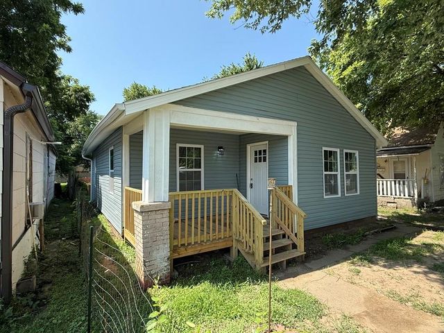 910 W Valley Street, St Joseph, MO 64504