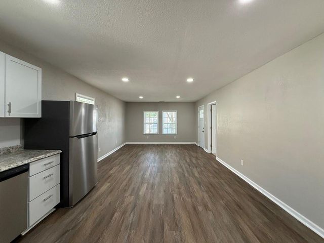 910 W Valley Street, St Joseph, MO 64504