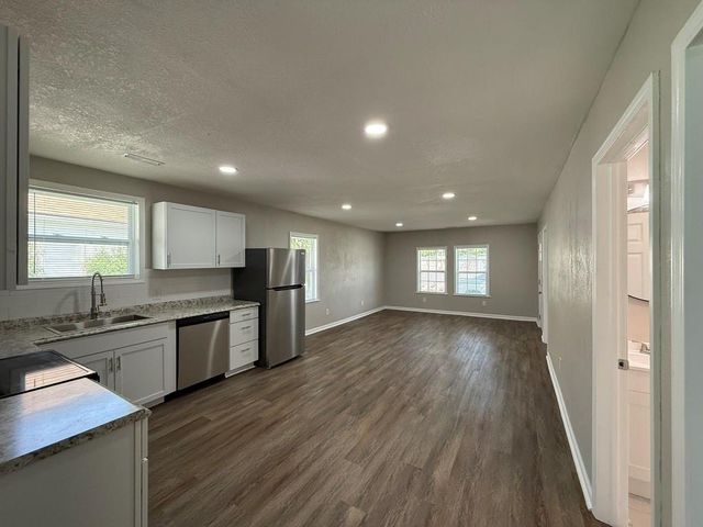 910 W Valley Street, St Joseph, MO 64504