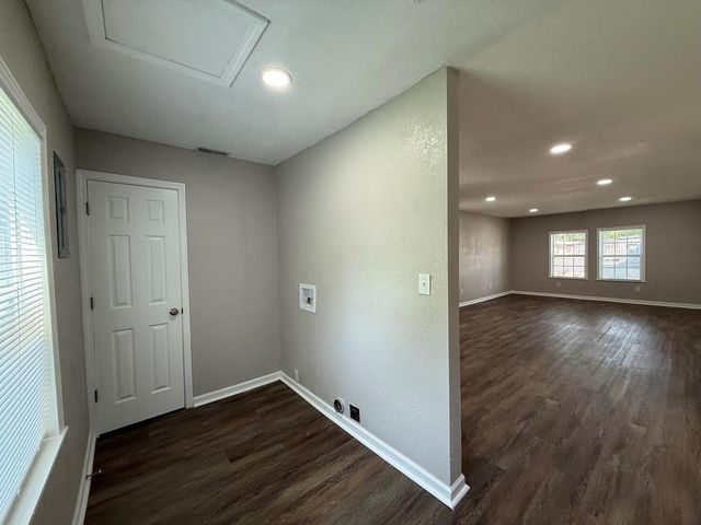 910 W Valley Street, St Joseph, MO 64504