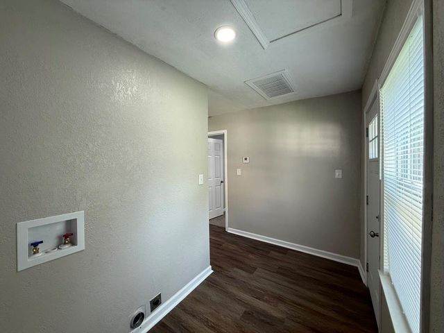 910 W Valley Street, St Joseph, MO 64504