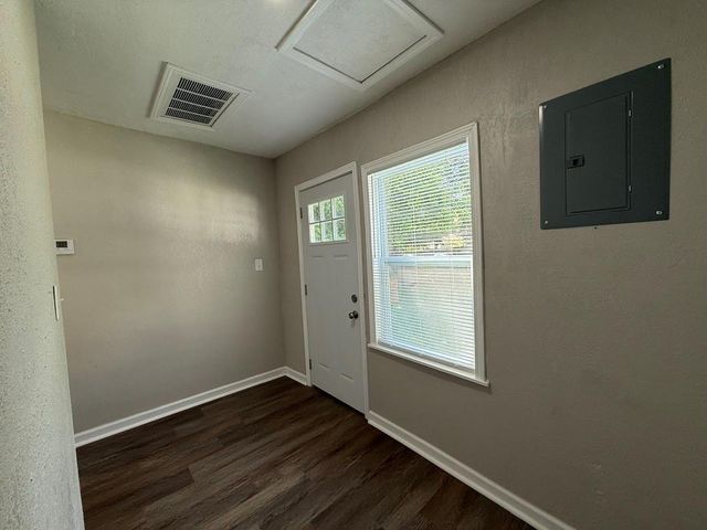 910 W Valley Street, St Joseph, MO 64504