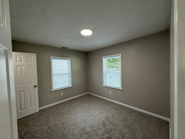 910 W Valley Street, St Joseph, MO 64504