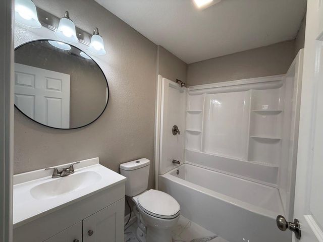 910 W Valley Street, St Joseph, MO 64504