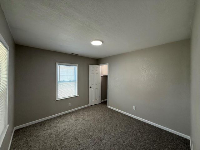 910 W Valley Street, St Joseph, MO 64504