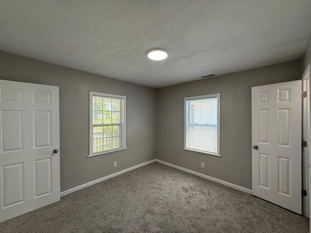 910 W Valley Street, St Joseph, MO 64504