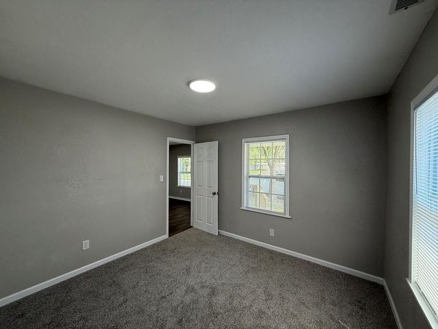 910 W Valley Street, St Joseph, MO 64504