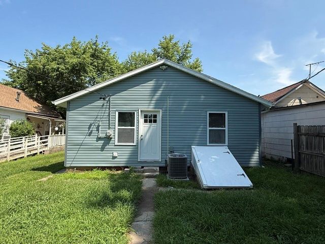 910 W Valley Street, St Joseph, MO 64504